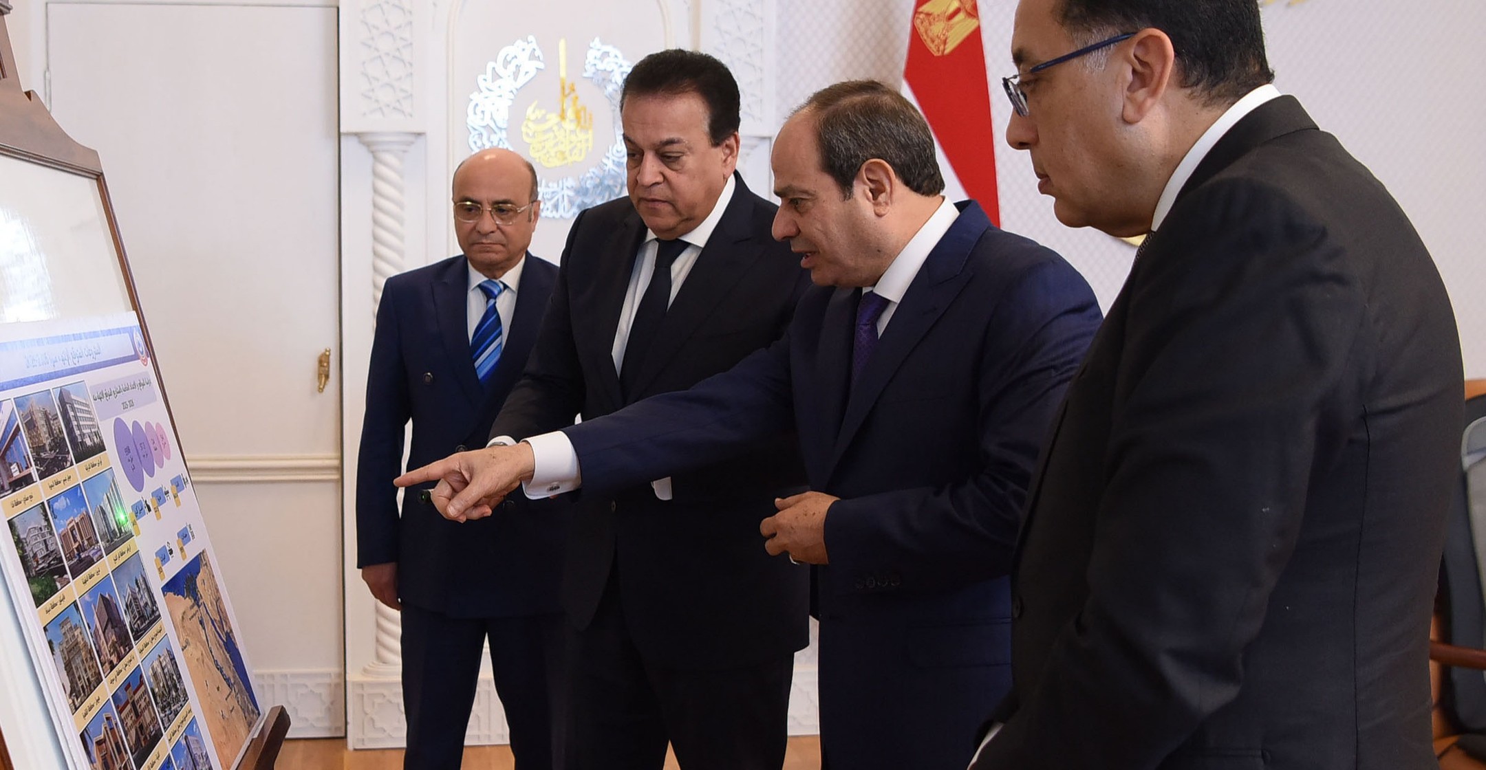 لسيسي اليوم مع الدكتور مصطفى مدبولي رئيس مجلس الوزراء، والمستشار عمر مروان وزير العدل، والدكتور خالد عبد الغفار وزير الصحة والسكان.