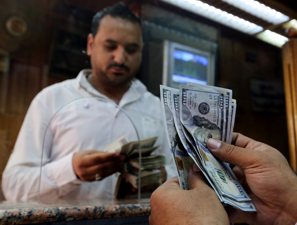 الدولار يرتفع أمام الجنيه