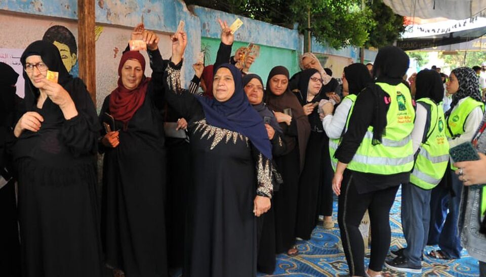 وجبات ورقص وإقبال ضعيف مشاهد تثير انتقادات واسعة من انتخابات مجلس الشيوخ