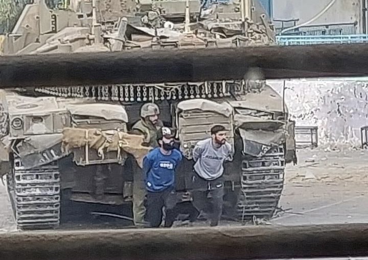 دروعًا بشرية