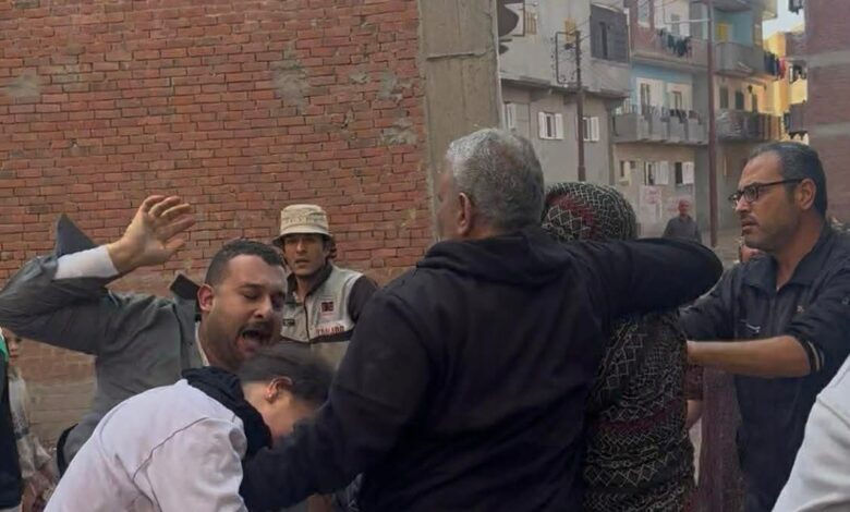 أمها