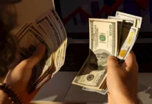 الدولار يتخطى 54 جنيهاً